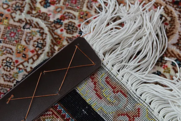 le motif au dos d'un tapis persan authentique et ses nœuds