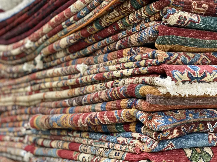 Que signifie le déstockage de tapis ?