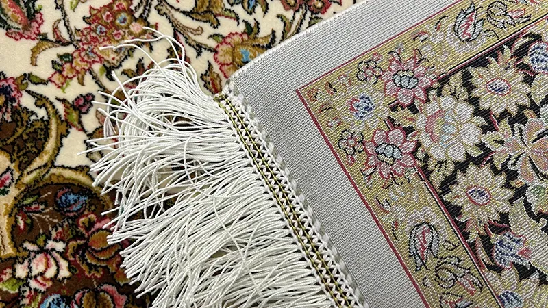 dos d'un tapis en viscose
